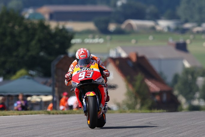 MotoGP | Gp Germania Qualifiche: Marquez stratosferico beffa Petrucci, Rossi sesto