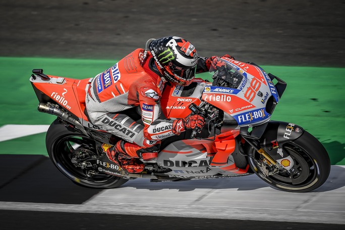 MotoGP | Gp Silverstone Day 1: Lorenzo, “Siamo sulla buona strada per lottare per le prime posizioni”