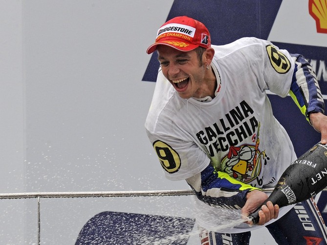 MotoGP | Valentino Rossi, 40 “scatti” per festeggiare gli “anta” [Video]