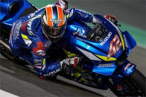 MotoGP | Test Qatar Day 2: Rins porta la Suzuki in vetta, Rossi solamente 19esimo