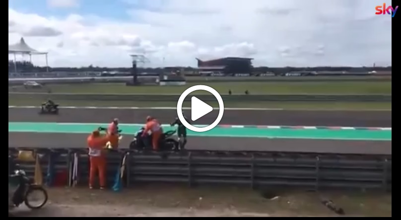 MotoGP | Gp Argentina: Rossi festeggia, un marshall ne approfitta e salta in sella alla M1 [VIDEO]