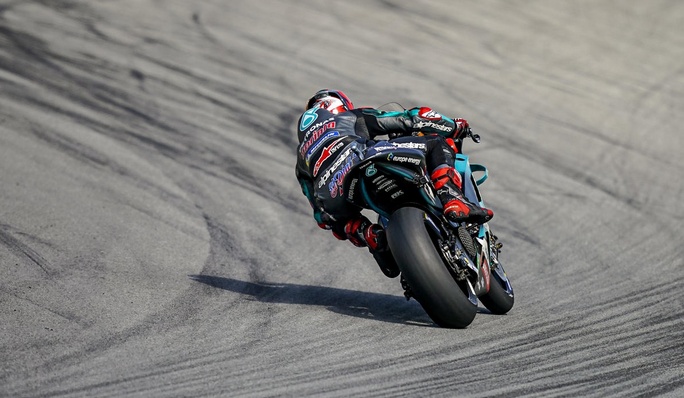 MotoGP | Gp Assen FP1: Quartararo in vetta, brutta caduta per Lorenzo