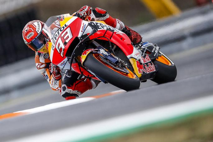 MotoGP | Gp Brno Gara: Marquez vince di forza, Dovizioso si arrende