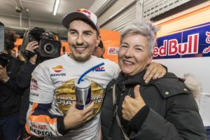 MotoGP | Gp Valencia: Mamma Jorge Lorenzo, “Me lo porto a casa sano e salvo”
