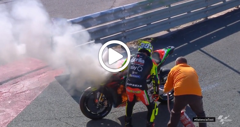 MotoGP | Test Valencia Day 2: Andrea Iannone, “Voi siete matti! Basta, oggi basta! Mi ammazzo contro il muro”