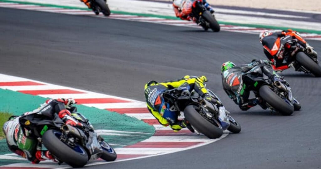 MotoGP | Valentino Rossi in pista a Misano con i ragazzi della Academy