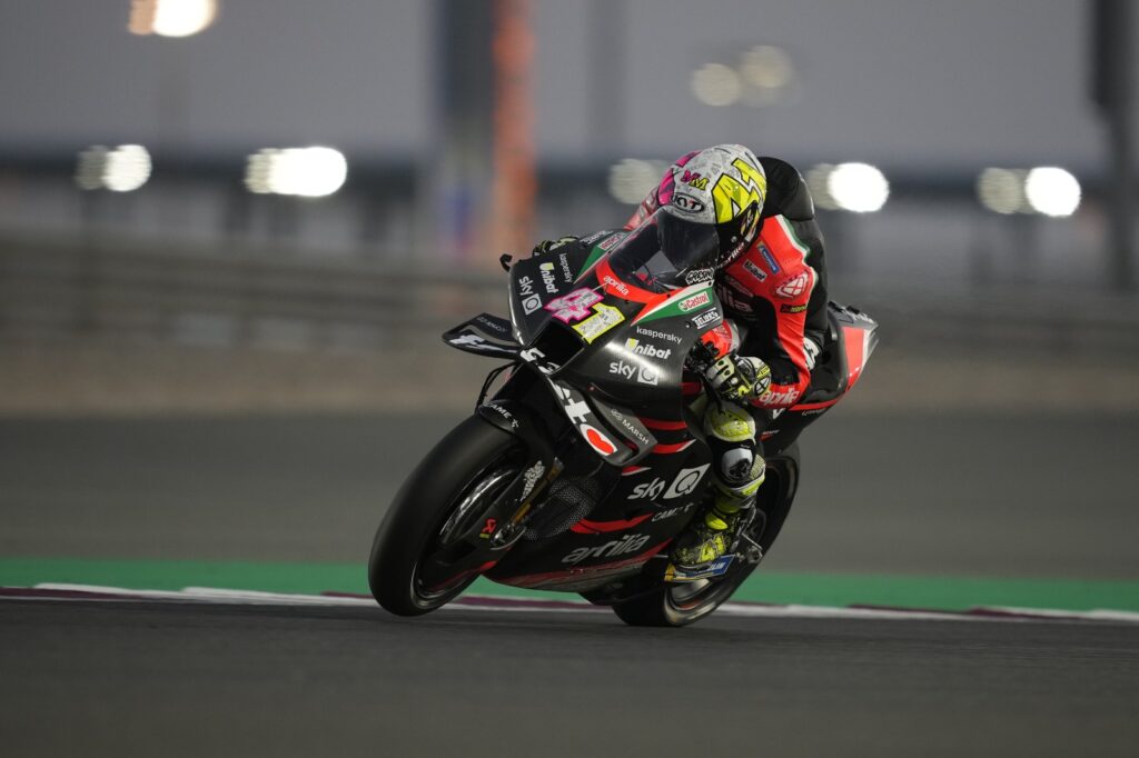 MotoGP | Test Qatar Day 1: Aleix Espargarò porta l’Aprilia al Top, Rossi 14esimo