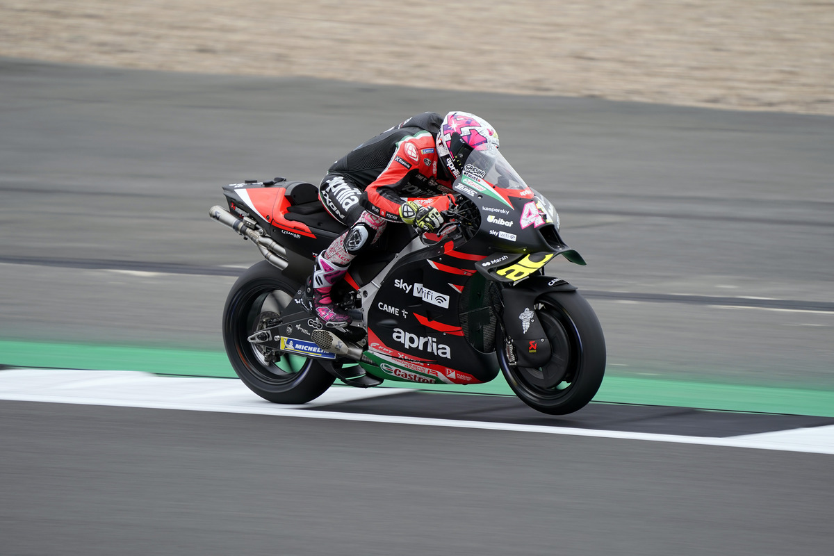 MotoGP | Gp Silverstone Warm Up: Espargarò porta in vetta l'Aprilia - Vimarsana News
