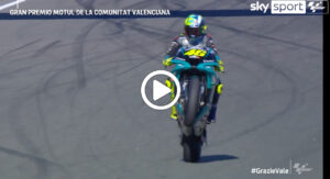 MotoGP | Rossi, l’ultimo “ballo” a Valencia: il giro d’onore conclusivo [VIDEO]