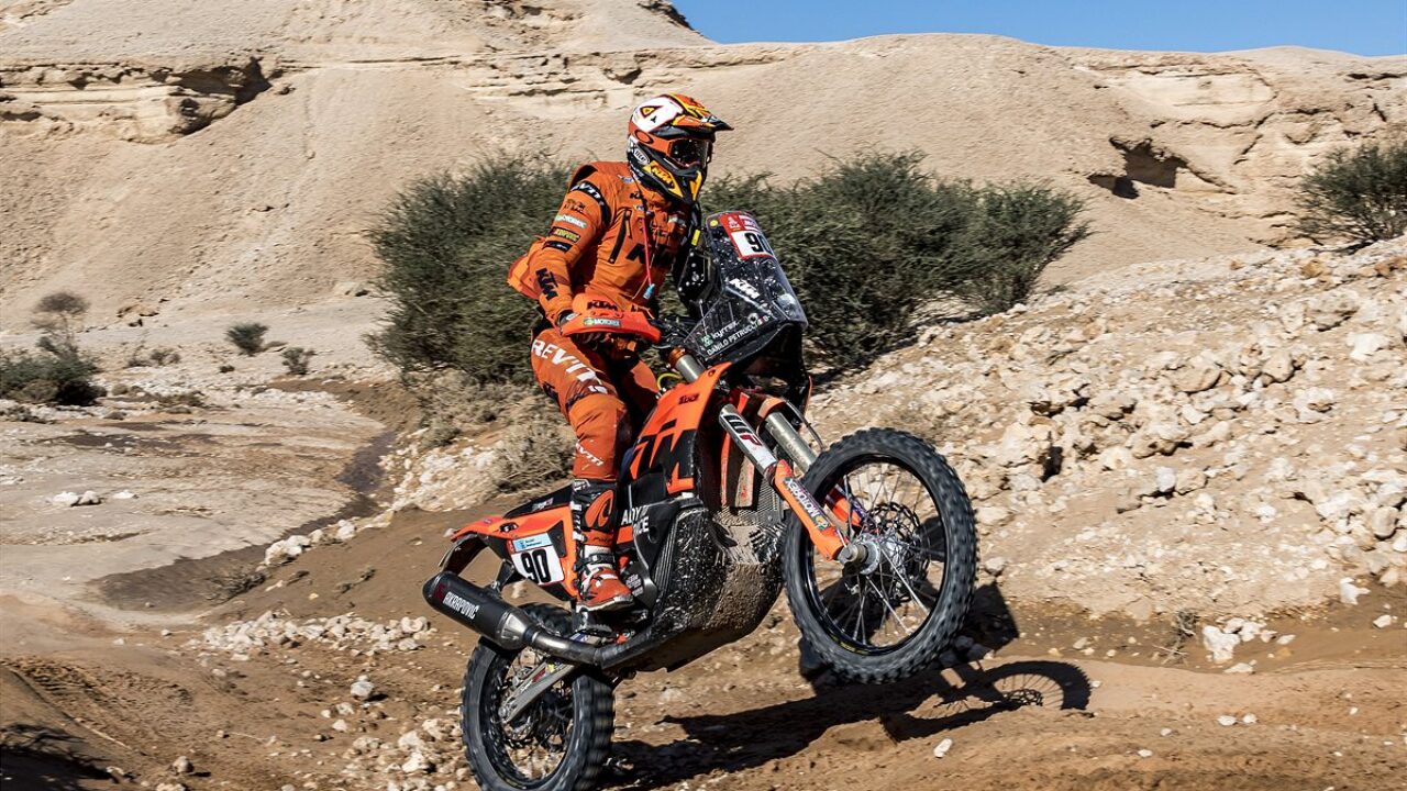 Dakar 2022: Petrucci parla del primo successo, “Giornata lunga, dal  cammello alla vittoria”