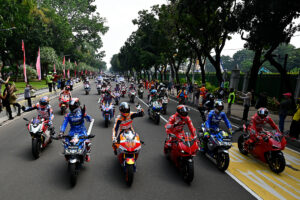 MotoGP | GP Indonesia: i piloti sfilano a Jakarta e incontrano il Presidente [VIDEO]