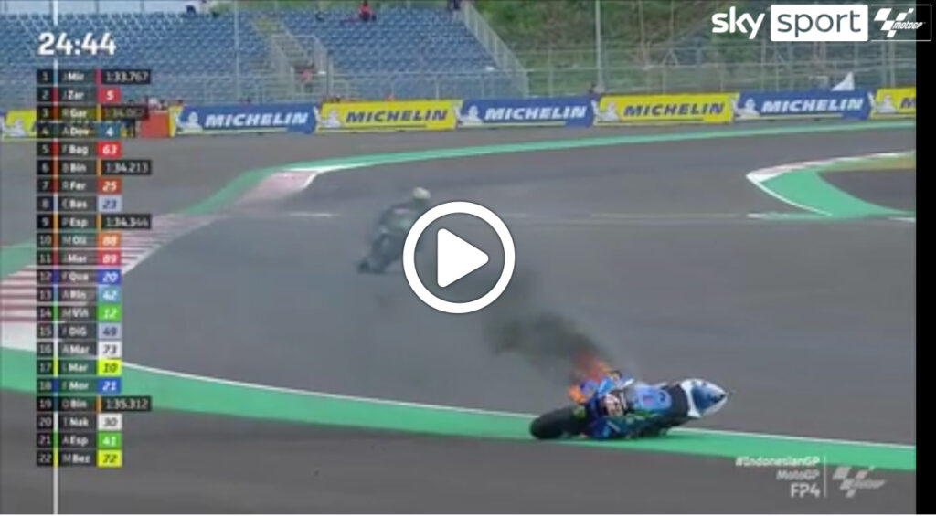 MotoGP | GP Indonesia, la Suzuki di Rins in fiamme nelle libere di Mandalika [VIDEO]