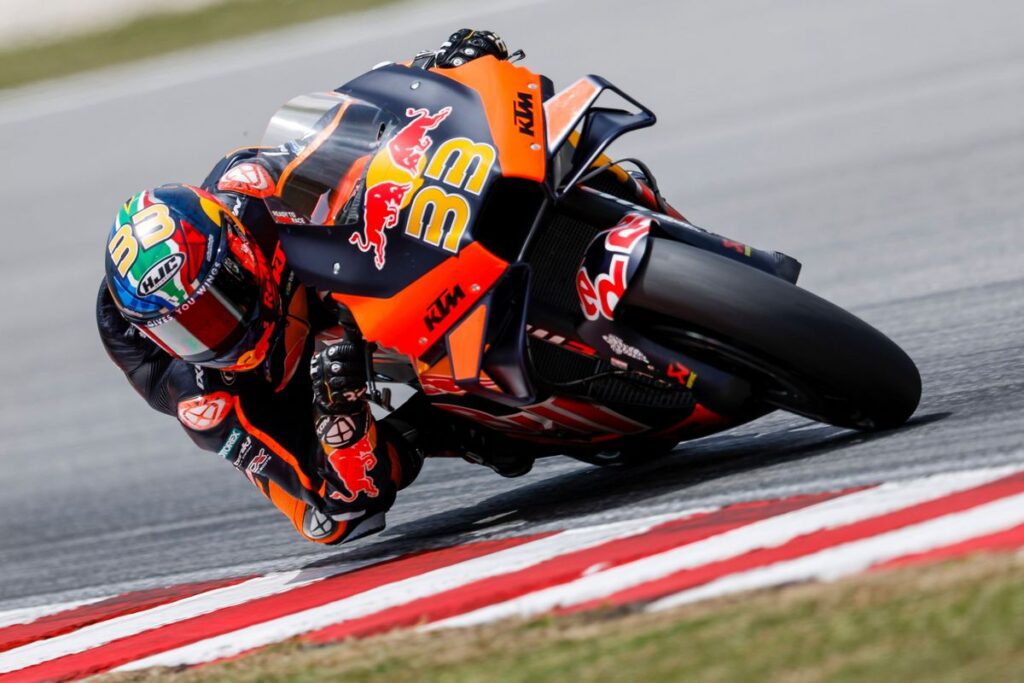 MotoGP | GP Malesia FP1: Binder porta in vetta la KTM, Bagnaia fuori dalla Top Ten