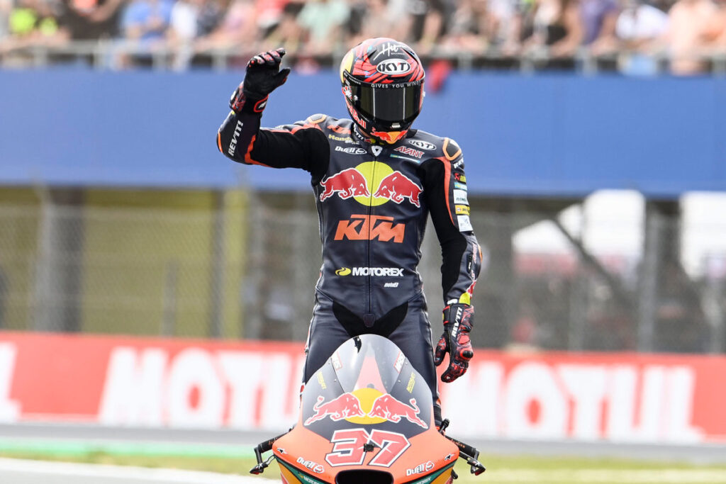 Moto2 | Gp Valencia Gara: cade Ogura, Fernandez è Campione del Mondo