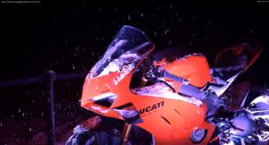 MotoGP | La Ducati scende in pista…da sci [VIDEO]