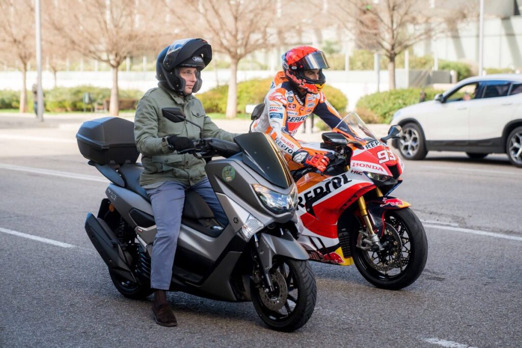MotoGP | Marc Marquez, giro in moto con il sindaco di Madrid utilizzando biocarburante