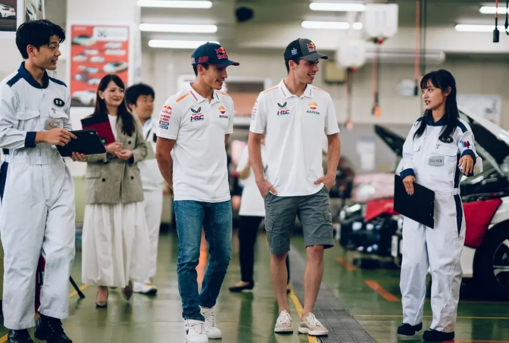 MotoGP | Marc Marquez in visita all’Honda Technical College Kanto