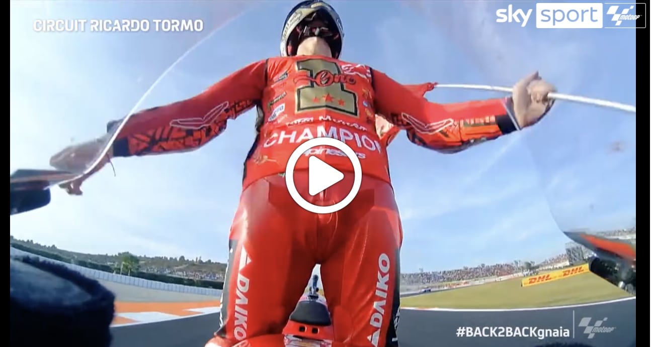 MotoGP | Bagnaia di nuovo campione: il giro d’onore a Valencia [VIDEO]