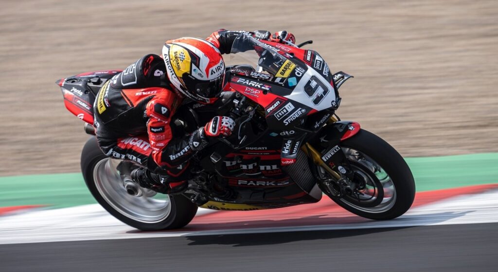 SBK | Gp Portimao FP2: Petrucci chiude al comando davanti a Bautista