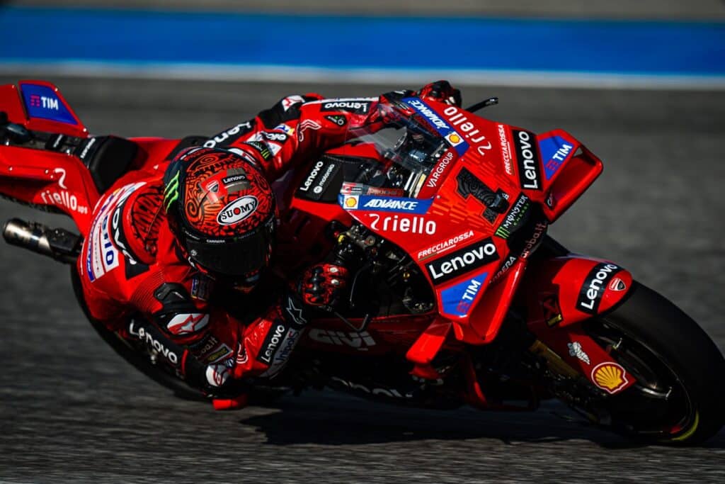 MotoGP | Gp Thailandia Qualifiche: strepitosa pole di Bagnaia, Marquez e Martin  a terra