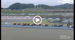 MotoGP | Bagnaia beffa Acosta al via della Sprint: la partenza e il primo giro a Motegi [VIDEO]