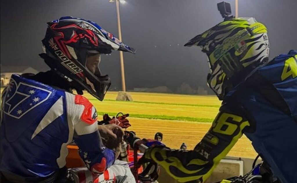 MotoGP | Casey Stoner al Ranch di Valentino Rossi, il tempo guarisce le ferite [VIDEO]