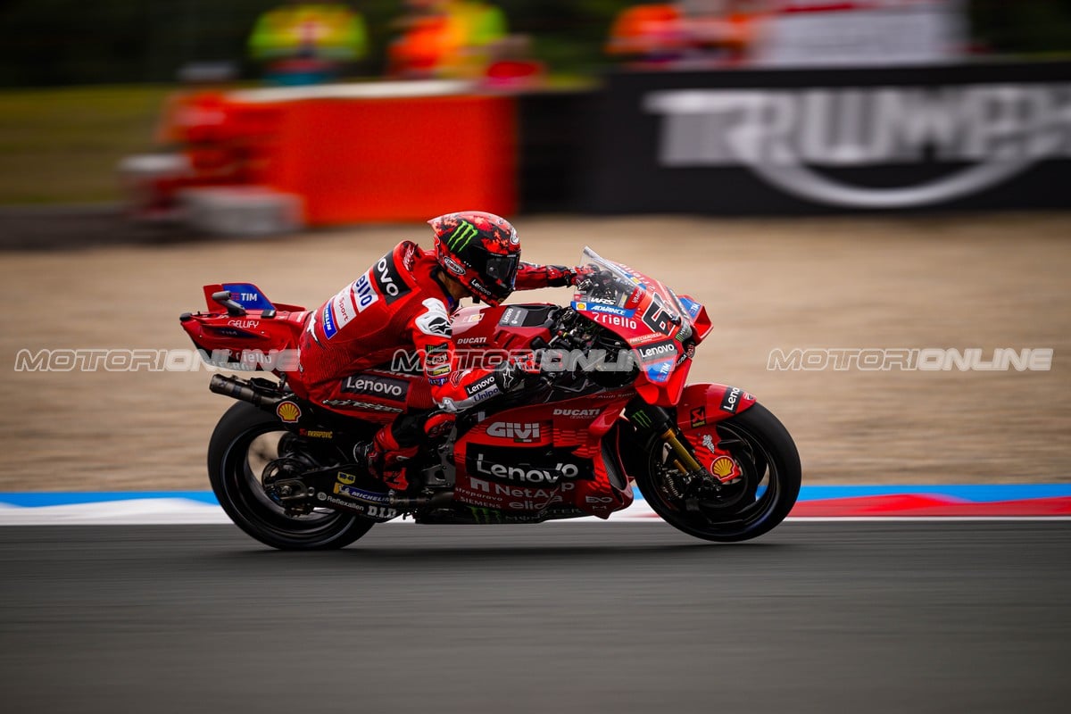 MotoGP | Gp Brno: Bagnaia in pole, Marquez a terra, Bezzecchi è quarto