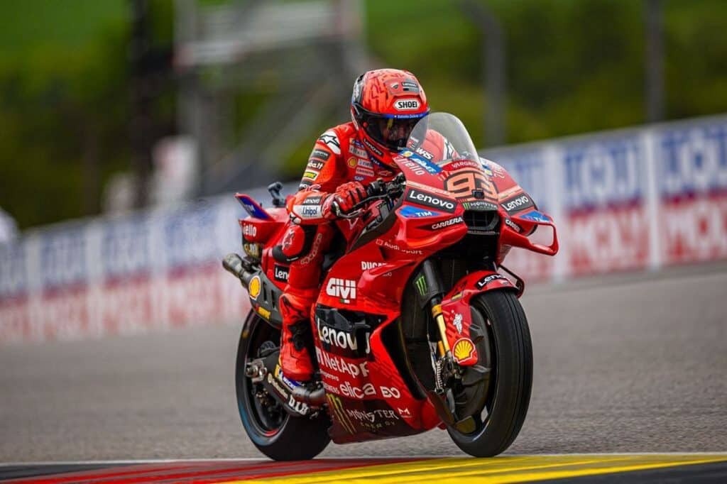 MotoGP | Gp Germania Sprint Race: Marquez batte Bezzecchi, brutta caduta per Morbidelli