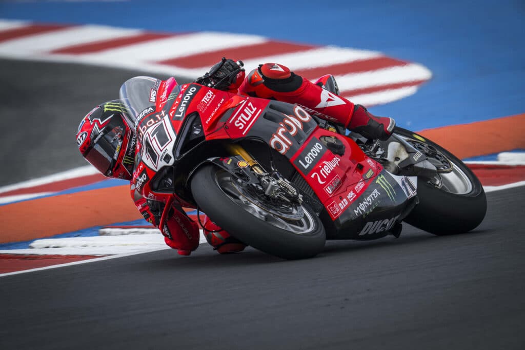 SBK | Gp Donington FP2: Bulega precede Petrucci