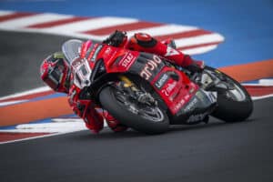 SBK | Gp Donington FP2: Bulega precede Petrucci