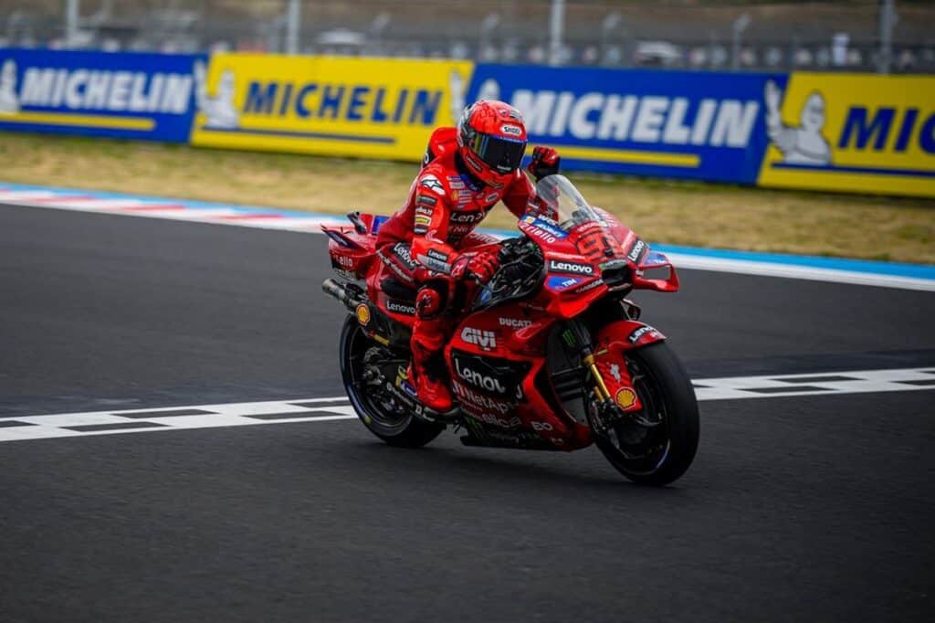 MotoGP | Gp Ungheria Gara: Marquez “suona” la decima, Acosta e Bezzecchi a podio