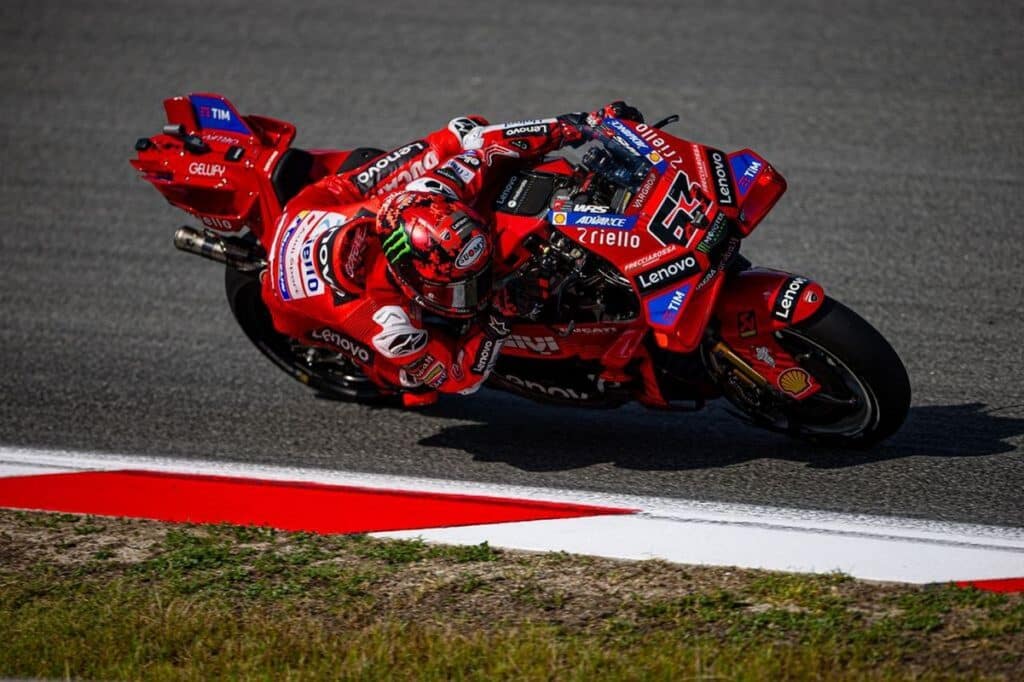 MotoGP | Gp Giappone Prove Libere 1: Bagnaia torna in vetta, Martin è secondo