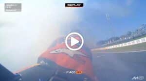 MotoGP | Gp Australia: Acosta ‘investito’ dal fumo della Honda di Marini [VIDEO]
