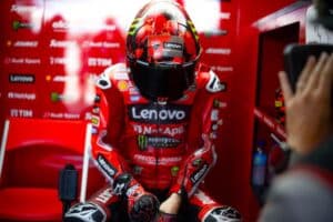 MotoGP | GP Indonesia, Bagnaia da incubo: caduta e silenzio a Mandalika
