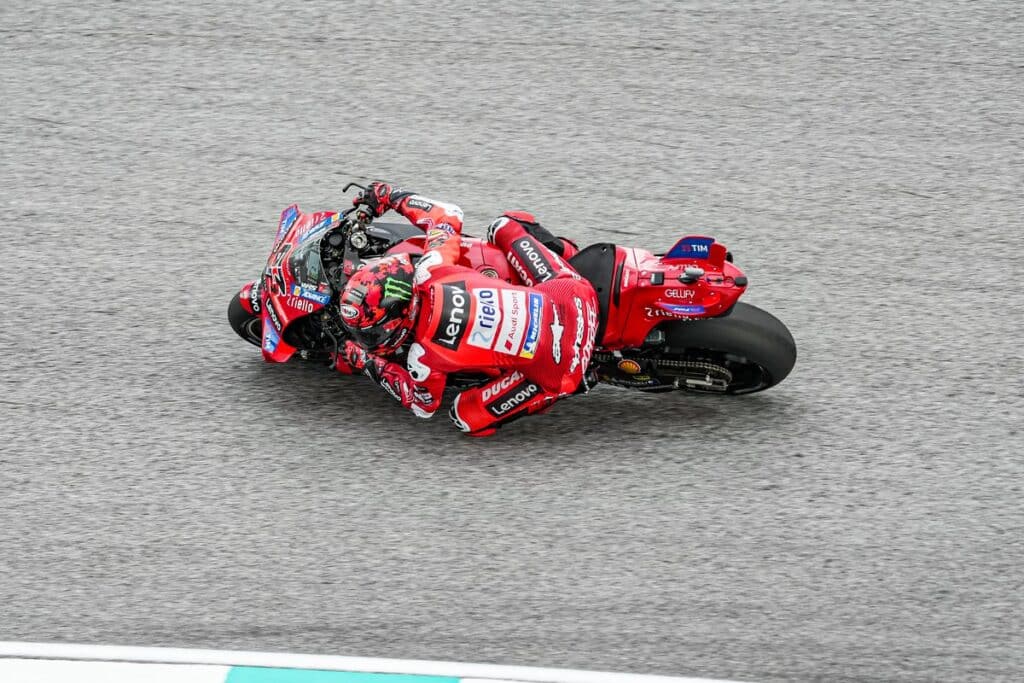 MotoGP | Gp Malesia Sprint Race: Bagnaia vittoria dominante, tre Ducati a  podio