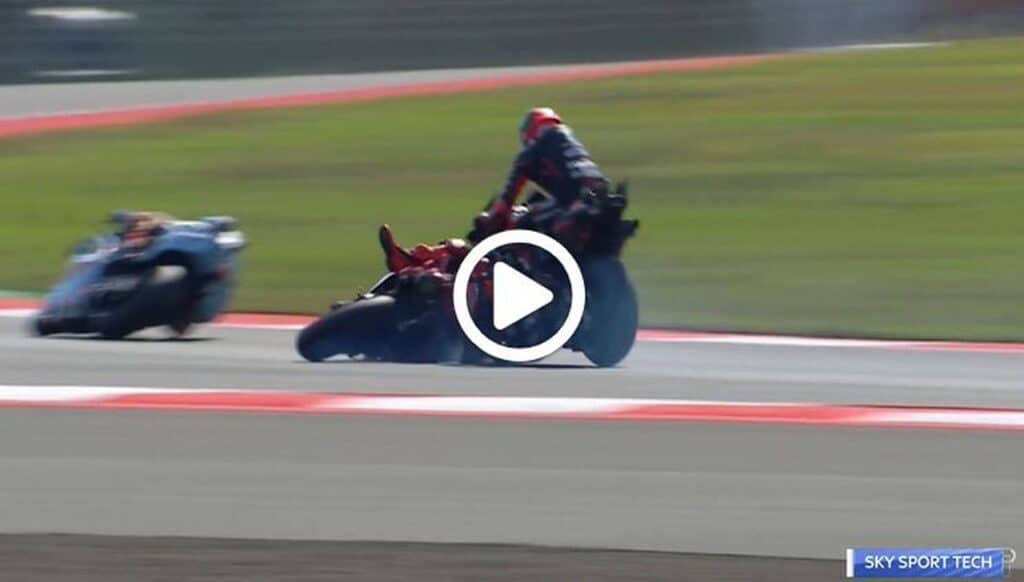 MotoGP | GP Indonesia, Bezzecchi tampona Marquez [VIDEO]