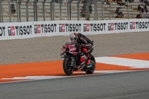 MotoGP | GP Valencia Day 1: Bezzecchi, caduta e riscatto