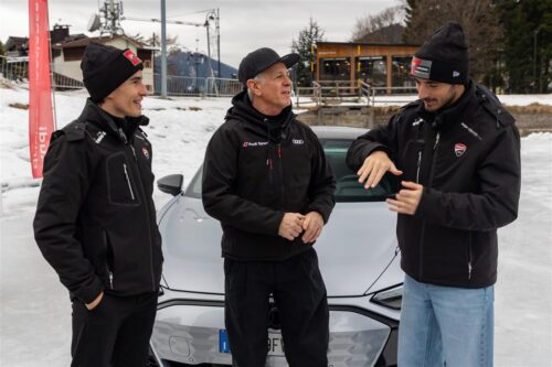 MotoGP | Bagnaia e Marc Marquez con Dindo Capello a bordo di Audi RS e-tron GT performance [VIDEO]