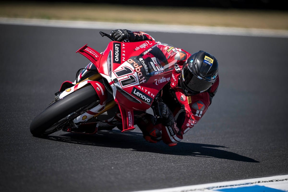 SBK | Gp Phillip Island: Bulega fa sua la Superpole, Montella è secondo