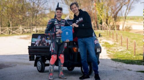 MotoGP | Sorpresa per Bezzecchi: Aprilia gli regala un’ Ape Piaggio [VIDEO]