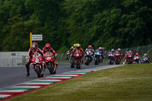 CIV | Gp Mugello Race 1: Pirro torna alla vittoria in Superbike. Successo per Antonelli in Supersport