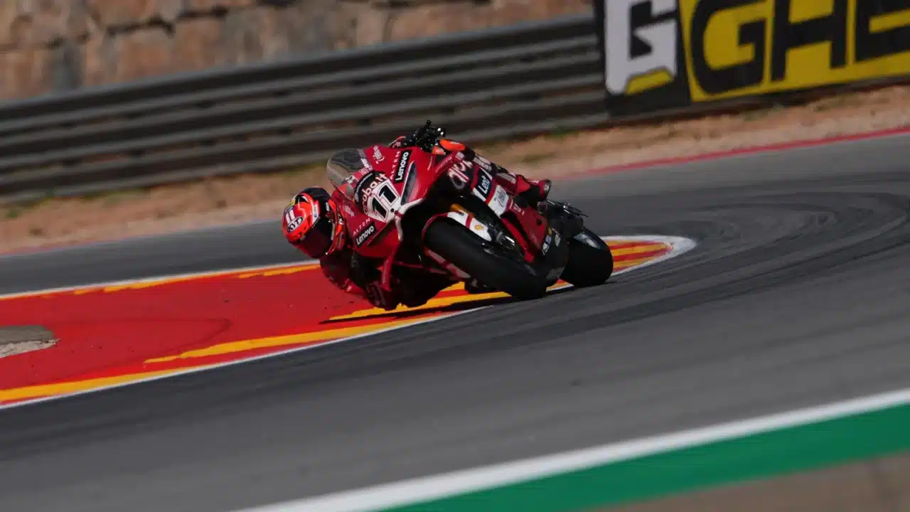 SBK | Gp Aragón Gara 1: vittoria di Bulega e fa venti, dominando su Lecuona. Terzo Sam Lowes