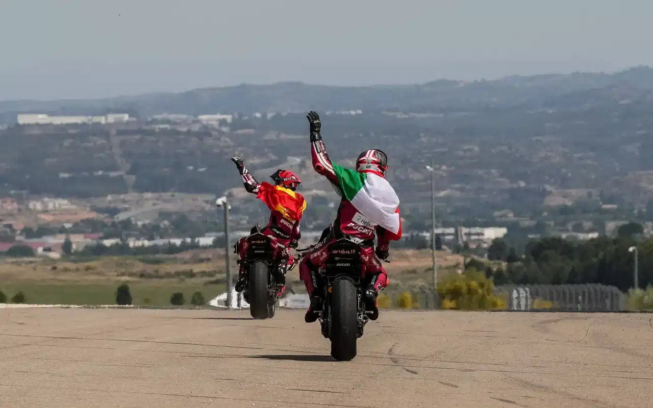 SBK | Gp Aragón Gara 2: altro trionfo di Bulega nella seconda gara della giornata davanti ai soliti Lecuona e Sam Lowes