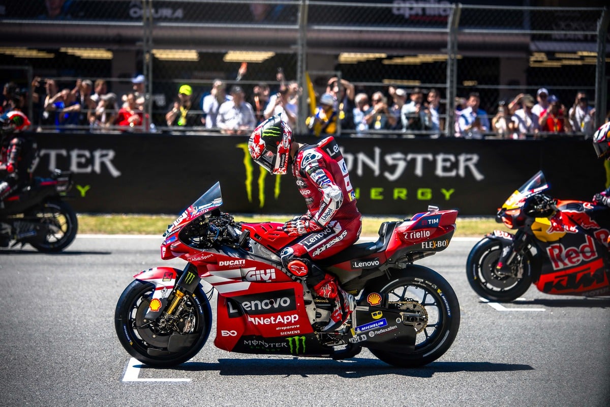 MotoGP | GP Barcellona: penalità a Mir e Ogura, Bagnaia a podio