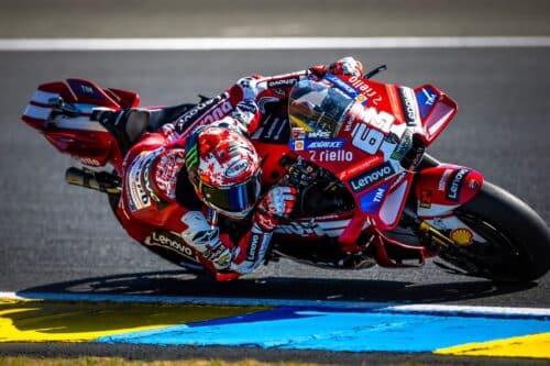 MotoGP | Gp Le Mans: Bagnaia in pole davanti a Marquez, Bezzecchi è terzo