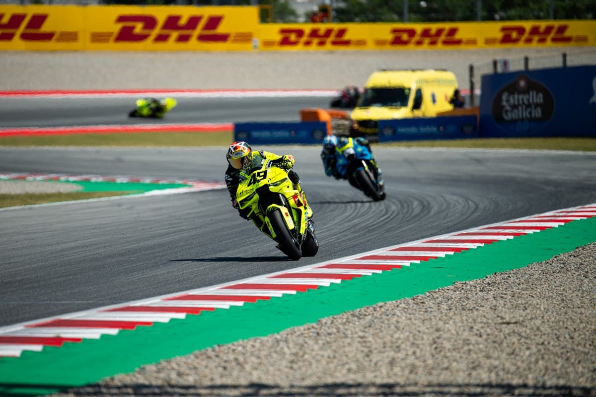 MotoGP | Gp Barcellona: paura per Alex Marquez e Zarco, gara vinta da Di Giannantonio