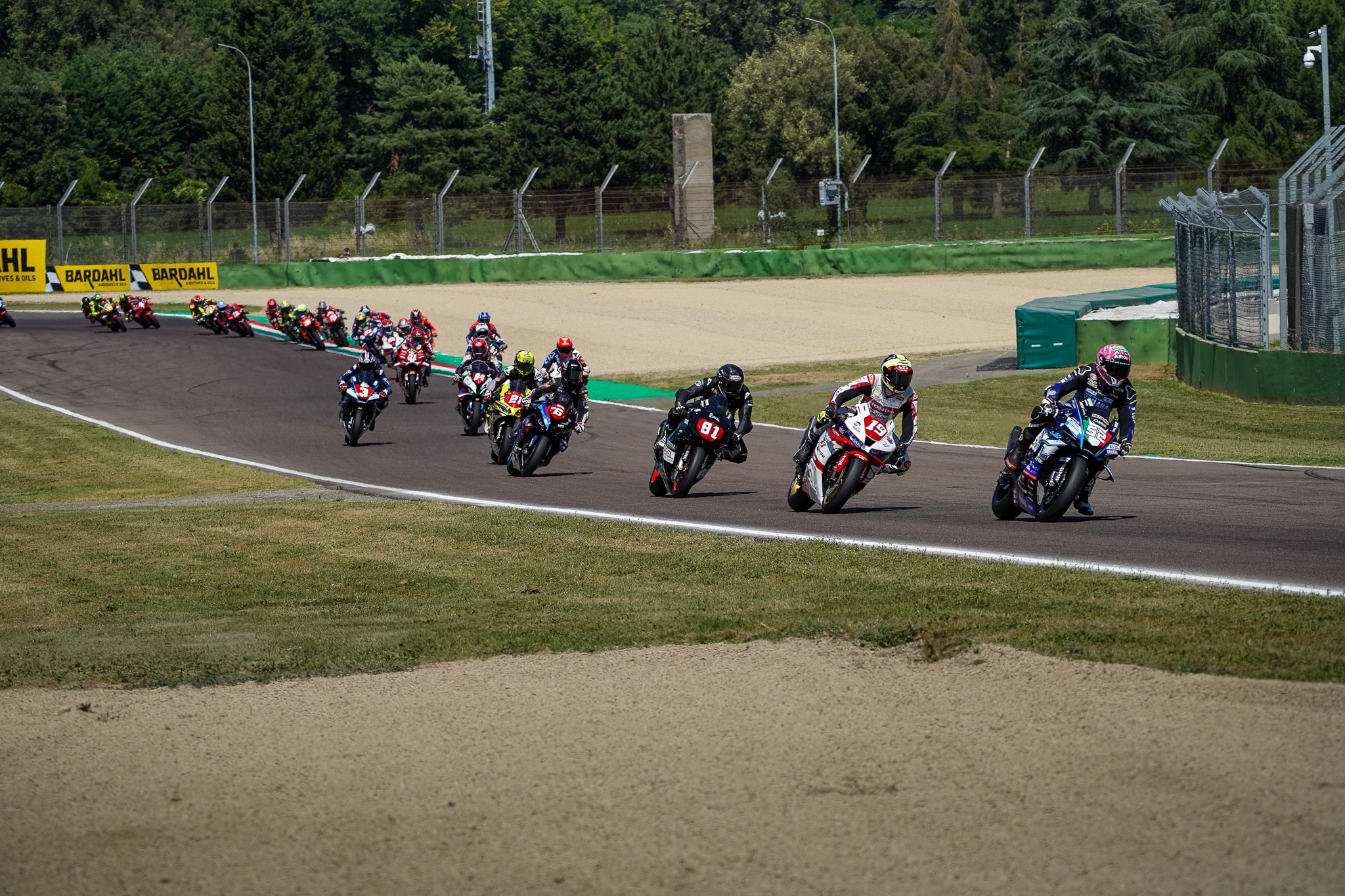 CIV | Gp Imola Race 2: Cavalieri vince anche Gara 2 e fa doppietta, Mantovani domina in Supersport