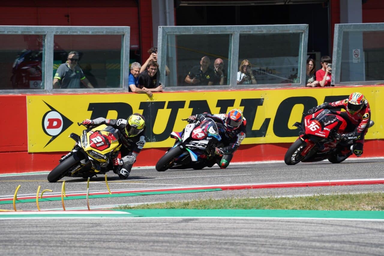 CIV | Gp Imola Race 1: Cavalieri vince la Superbike e si conferma specialista di casa. Vittoria anche per Mantovani in Supersport.