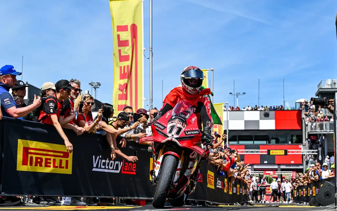 SBK | Gp Misano Gara 2: vince ancora Bulega e fa venticinque. Stesso podio di Gara 1 con Lecuona e Montella