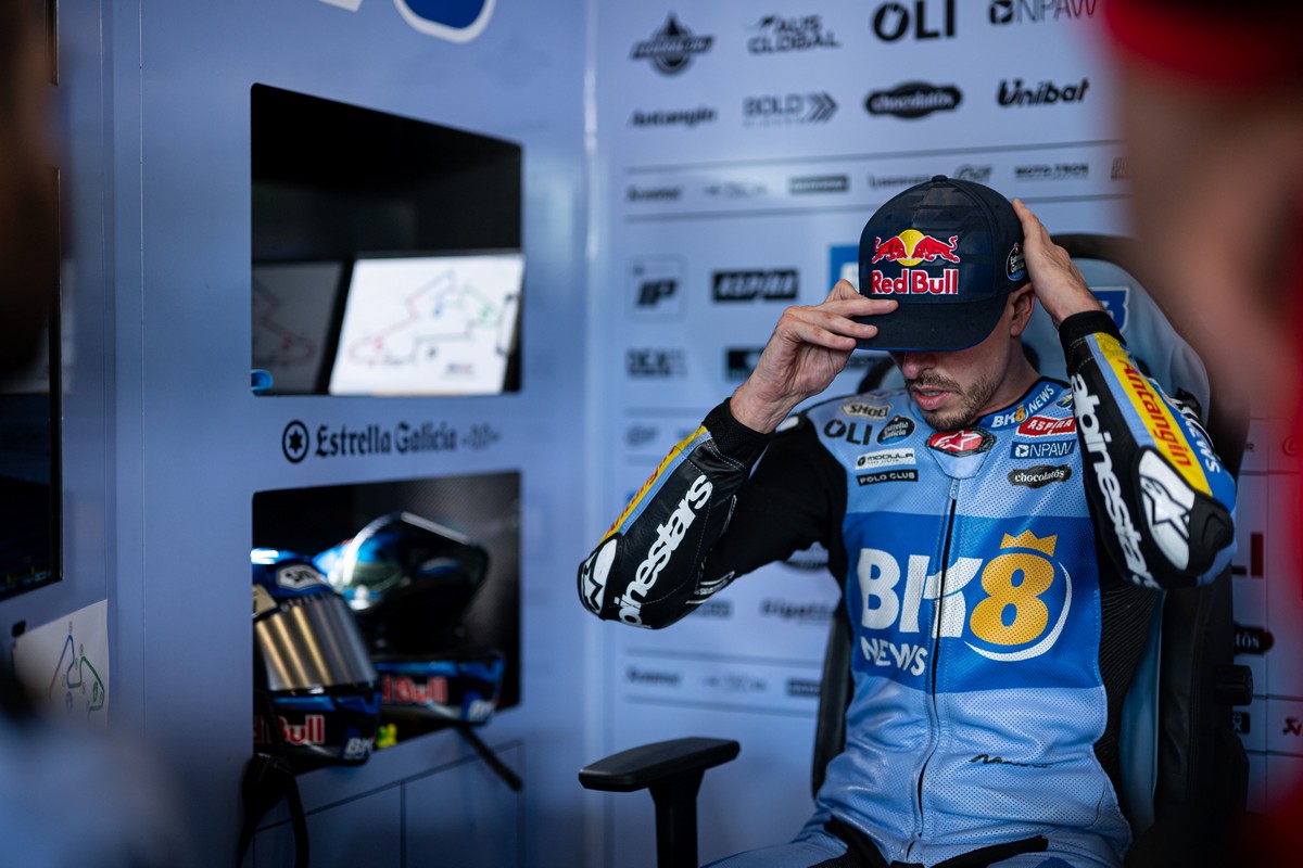 MotoGP | GP Brno: Alex Marquez alza bandiera bianca